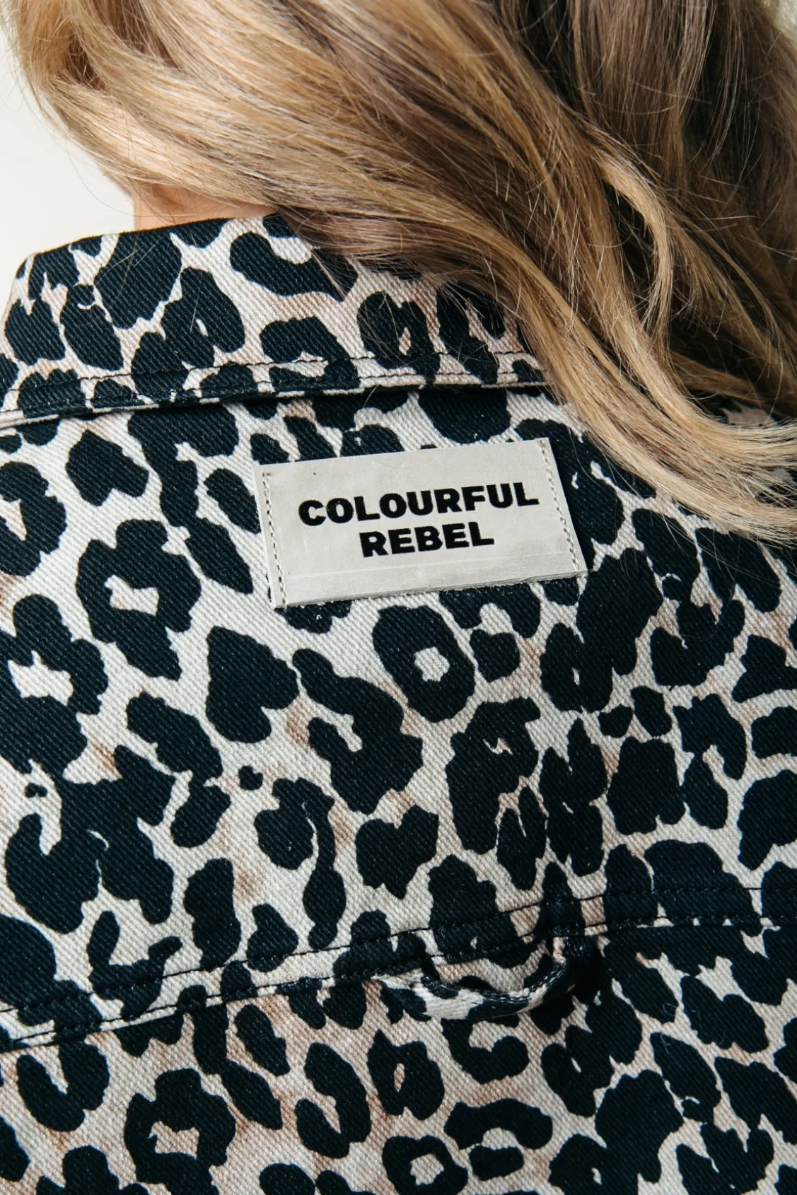 Olle Leopard Cropped Denim Blouse | Beige