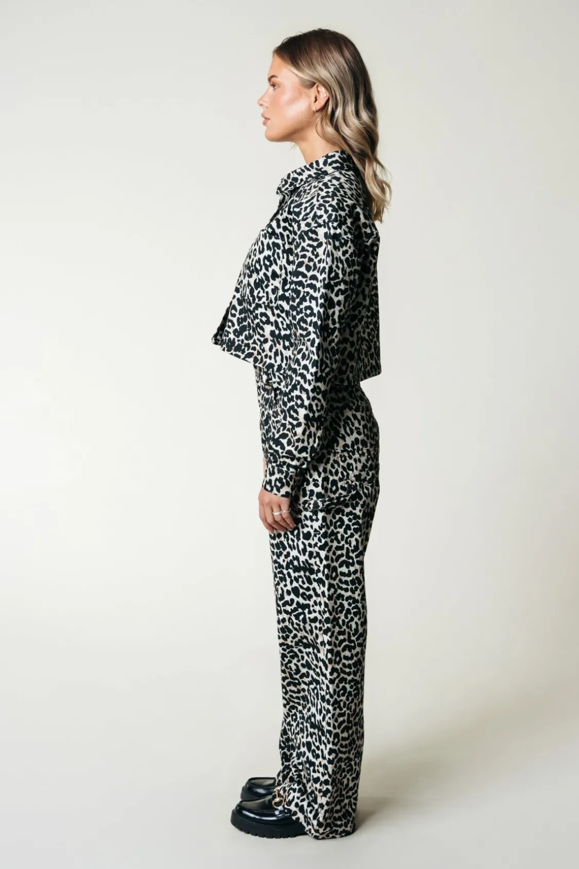 Olle Leopard Cropped Denim Blouse | Beige