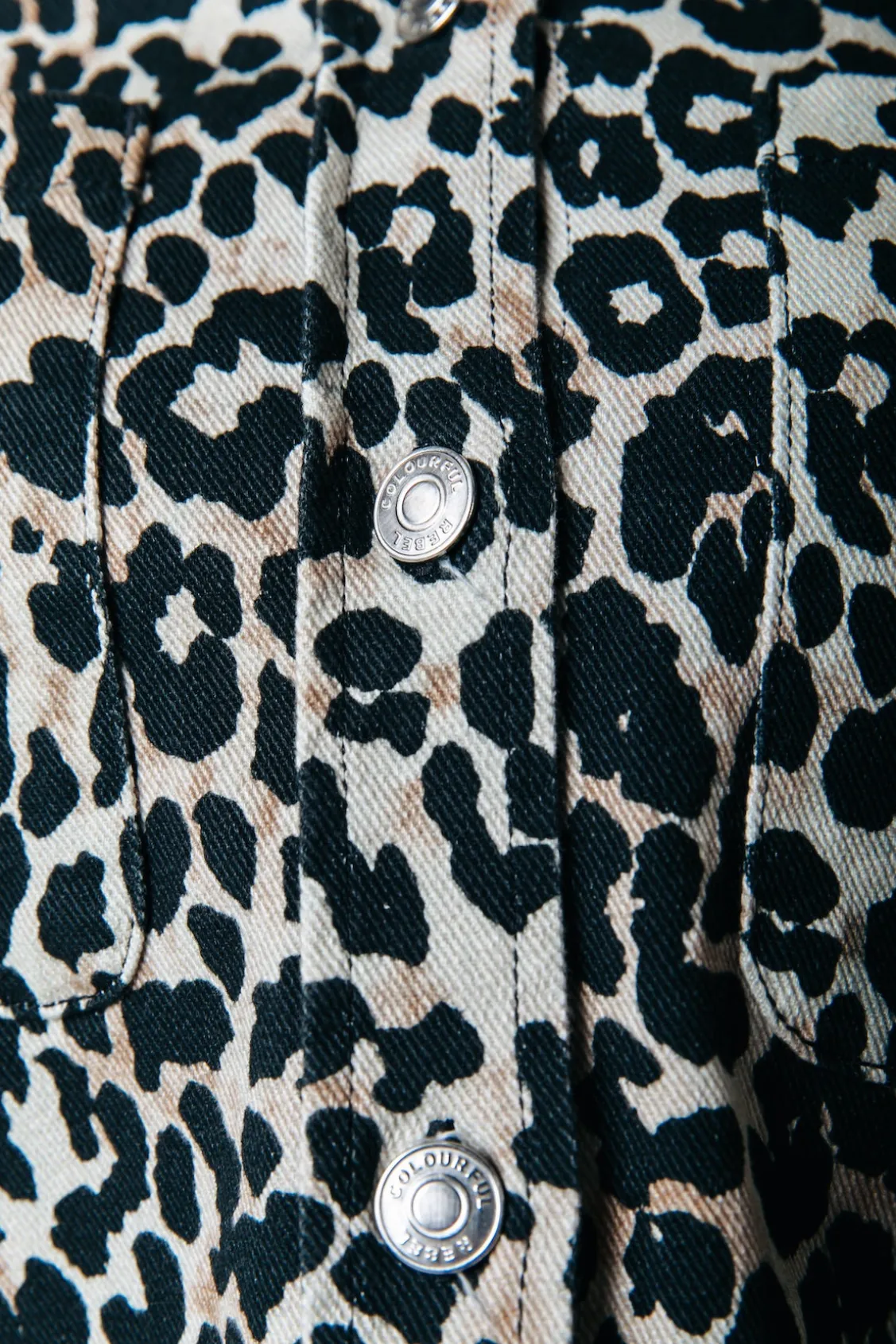 Olle Leopard Cropped Denim Blouse | Beige